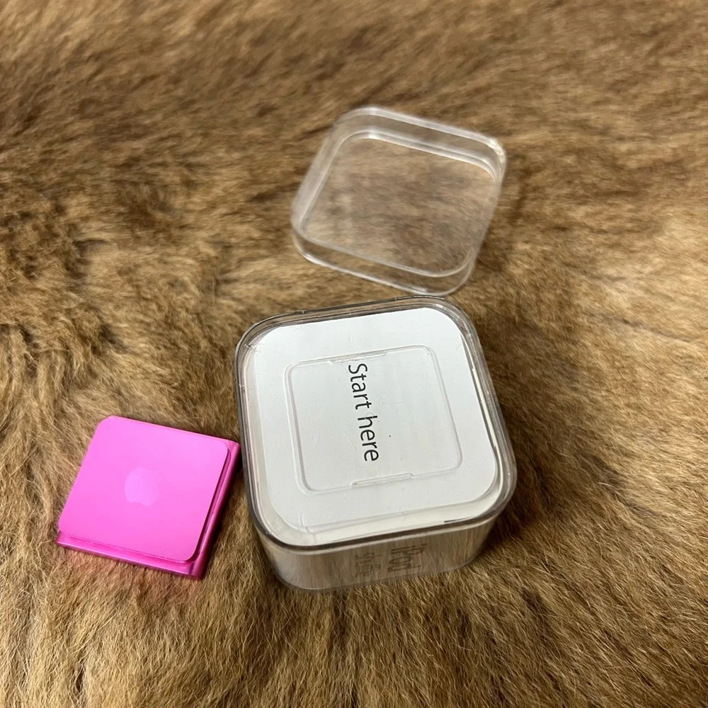Y2K Apple IPod Shuffle 2gb NWT